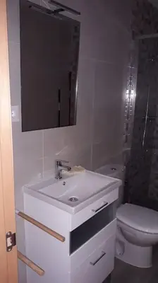 Un baño de La Oficina