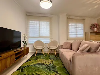 Una televisión o centro de entretenimiento en Piso en el corazón de Águilas