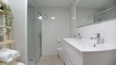 Un baño de La Casa de Tobías - Puerto Deportivo de Aguadulce
