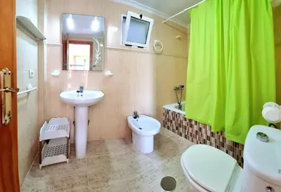 Un baño de Dúplex 3 dormitorios Veramar 3 soleado