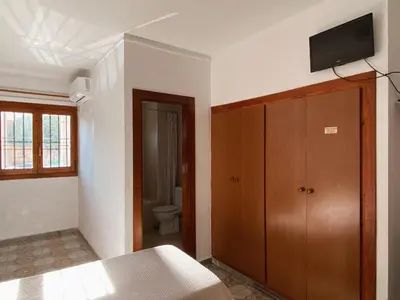 Una televisión o centro de entretenimiento en Pensión Torrecárdenas