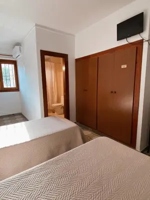 Cama o camas de una habitación en Pensión Torrecárdenas
