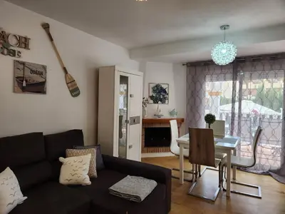 Zona de estar de Triplex Adosado de cuatro dormitorios de esencia marítima a 2 minutos de la playa!