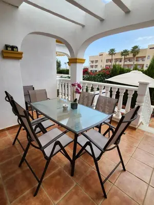 Un balcón o terraza de Triplex Adosado de cuatro dormitorios de esencia marítima a 2 minutos de la playa!