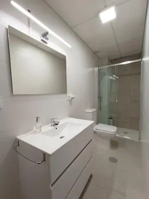 Un baño de Los Santos 1 Suites, playa a 1 min, 1 Hab, WiFi y Aire acondicionado