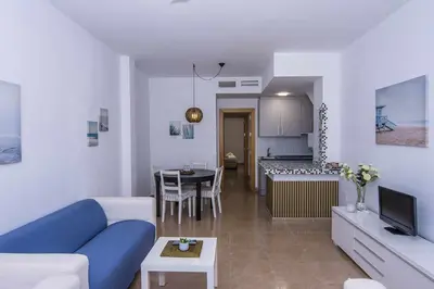 Una televisión o centro de entretenimiento en Apartamento Bajel - Céntrico, cerca de la playa.