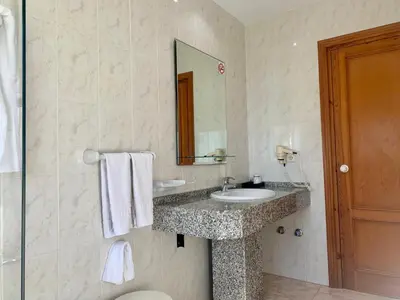 Un baño de Hospedium Hotel Continental