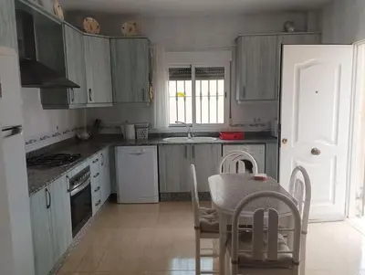 Una cocina o zona de cocina en Villa Paz - Villa Familiar para 6 con piscina, AC, Wifi y parking