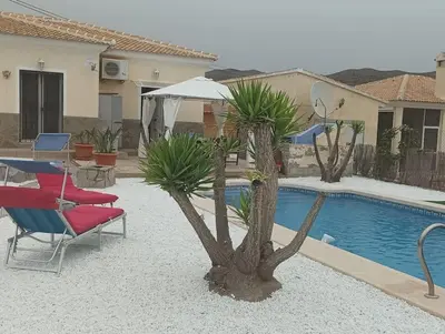 Piscina en o cerca de Villa Paz - Villa Familiar para 6 con piscina, AC, Wifi y parking