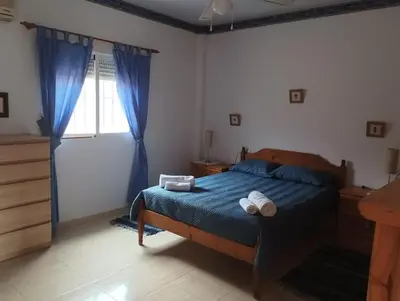 Cama o camas de una habitación en Villa Paz - Villa Familiar para 6 con piscina, AC, Wifi y parking