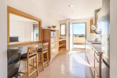 Una cocina o zona de cocina en Penthouse in the Sun