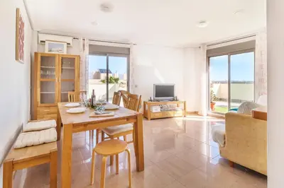 Una televisión o centro de entretenimiento en Penthouse in the Sun
