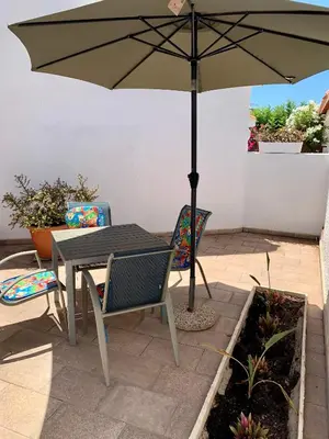 Jardín al aire libre en La Barraca B - Descanso Familiar con gran patio en entorno tranquilo cerca del mar