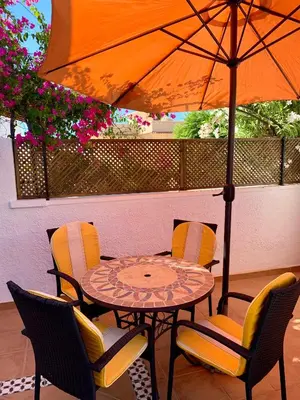 Un patio o zona al aire libre en LA BARRACA - A - Relax, Terraza cerca del mar