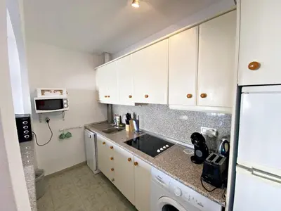 Una cocina o zona de cocina en Fuentemar Duplex - WiFi, terraza & piscina comunitaria