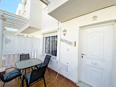 Un balcón o terraza de Fuentemar Duplex - WiFi, terraza & piscina comunitaria