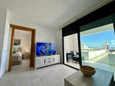 Una televisión o centro de entretenimiento en Casa Oceania
