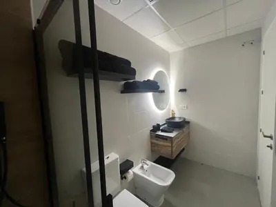 Un baño de Lujo en el centro con parking privado 1