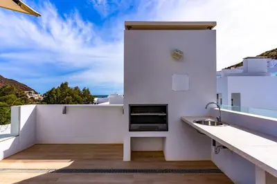 Un balcón o terraza de San José Suites 3 Hab, Piscina, solárium y WiFi