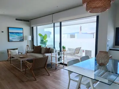 Una televisión o centro de entretenimiento en San José Suites 3 Hab, Piscina, solárium y WiFi