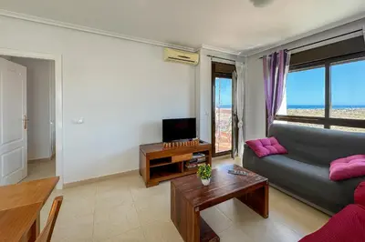 Una televisión o centro de entretenimiento en R2303 Pueblo Barea Vera Playa Almería