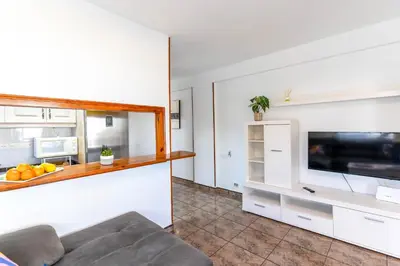 Una televisión o centro de entretenimiento en Apartamento Gaviotas II R&R