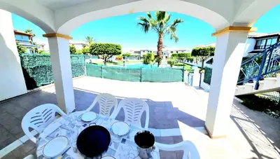 Piscina en o cerca de Apartamento bajo VERAMAR 1 frente a piscina 2 dormitorios