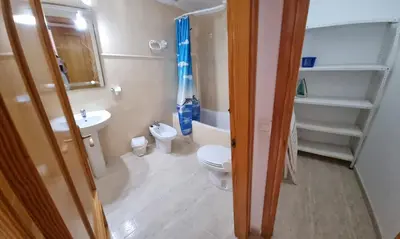Un baño de Apartamento bajo VERAMAR 1 frente a piscina 2 dormitorios