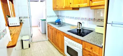 Una cocina o zona de cocina en Apartamento bajo VERAMAR 1 frente a piscina 2 dormitorios