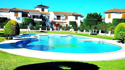 Piscina en o cerca de Apartamento bajo VERAMAR 1 frente a piscina 2 dormitorios