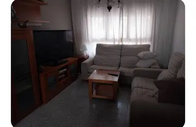 Una televisión o centro de entretenimiento en La arenera