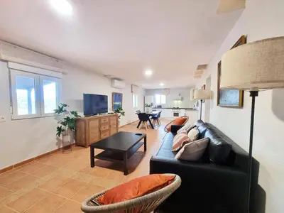 Una televisión o centro de entretenimiento en Oasis en la Montaña- By Aloha Palma