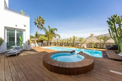 Piscina en o cerca de Villa Lux