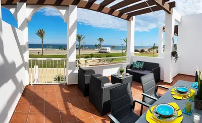 Un balcón o terraza de Casa con piscina, Mojácar Playa