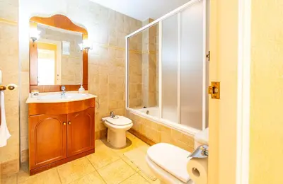 Un baño de Oasis Frente al Mar, Céntrico y con Parking - By Aloha Palma