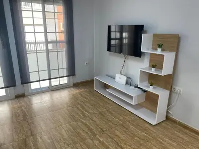 Una televisión o centro de entretenimiento en BALERMAPLAYA calle lago