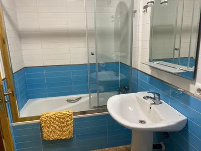 Un baño de BALERMAPLAYA calle lago