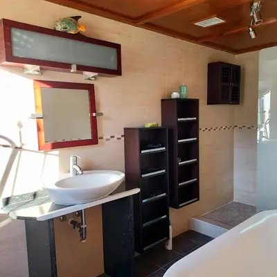 Un baño de Cortijo Blanco Turre detached villa with two swimming pools