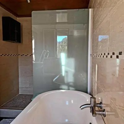Un baño de Cortijo Blanco Turre detached villa with two swimming pools
