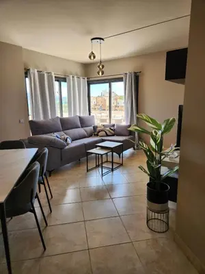 Zona de estar de Ático esquinero con preciosas vistas al Valle del Este Golf con piscina comunitaria!