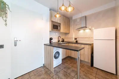 Una cocina o zona de cocina en TrendyHomes Gaviotas, playa a un par de minutos andando y aire acondicionado