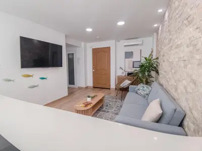 Una televisión o centro de entretenimiento en Hogar Digital Playa y Piscina en Urbanización Roquetas de Mar