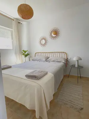 Cama o camas de una habitación en Apartamento Indalo en primera linea de playa