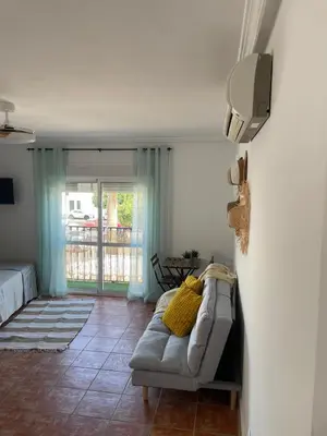 Una televisión o centro de entretenimiento en Amara Aqua