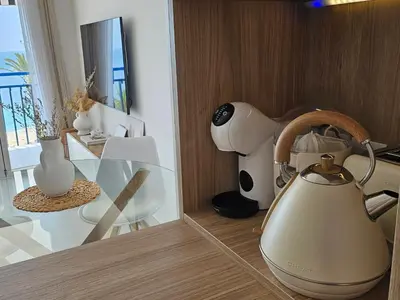 Utensilios para hacer té y café en La Orilla