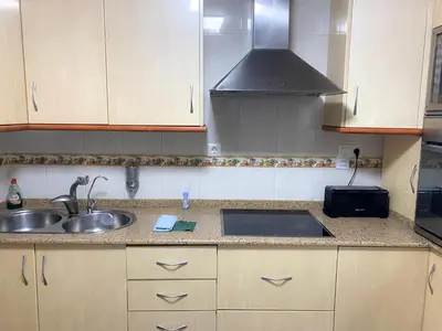 Una cocina o zona de cocina en Casa Soto -Ubicacion privilegiada-Aparcamiento en tu puerta y acceso rapido a Servicios- Playas y Lugares de Interes- Netflix-Disney Plus-Prime-Full Sports TV