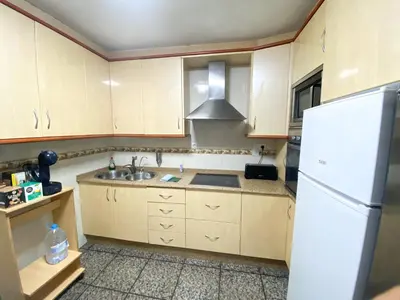 Una cocina o zona de cocina en Casa Soto -Ubicacion privilegiada-Aparcamiento en tu puerta y acceso rapido a Servicios- Playas y Lugares de Interes- Netflix-Disney Plus-Prime-Full Sports TV