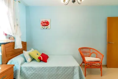 Cama o camas de una habitación en Apartamento familiar, a 5 min de la playa, piscina, terraza, WiFi alta velocidad, mascotas bienvenidas y parking