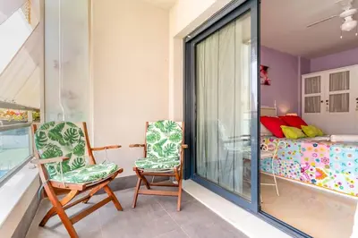 Zona de estar de Apartamento familiar, a 5 min de la playa, piscina, terraza, WiFi alta velocidad, mascotas bienvenidas y parking