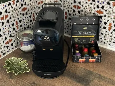 Utensilios para hacer té y café en MiLuna Oasis Suites